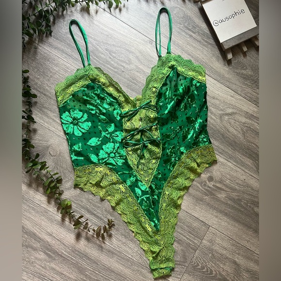 Victoria's Secret Vintage Gold Label Emerald Green Brocade Lace Teddy Bodysuit L - Picture 2 of 13